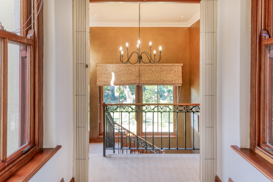 7 Bedroom Property for Sale in Zwaanswyk Western Cape